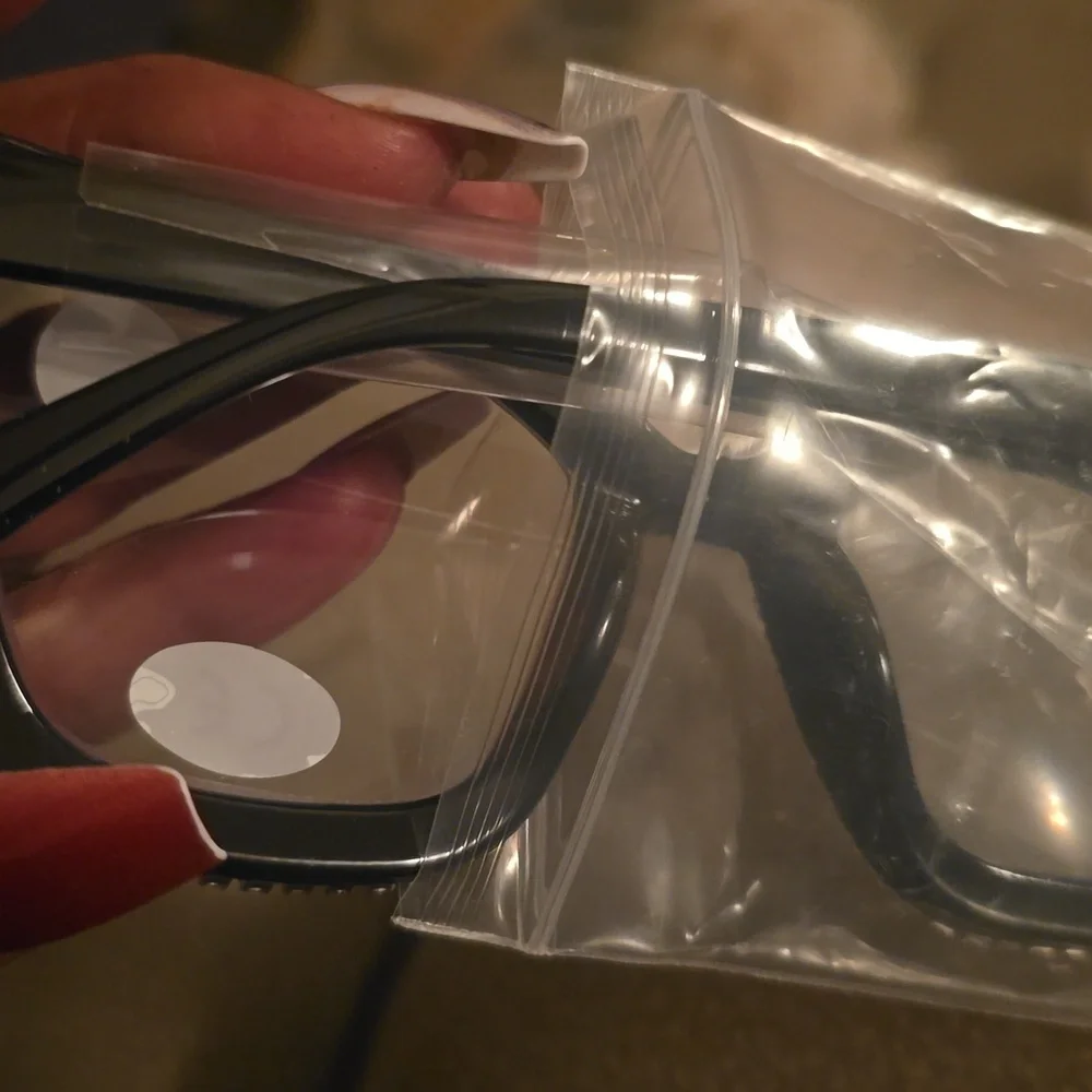 Elegant Crystal-Embellished Black Sunglasses - Picture 3 of 3